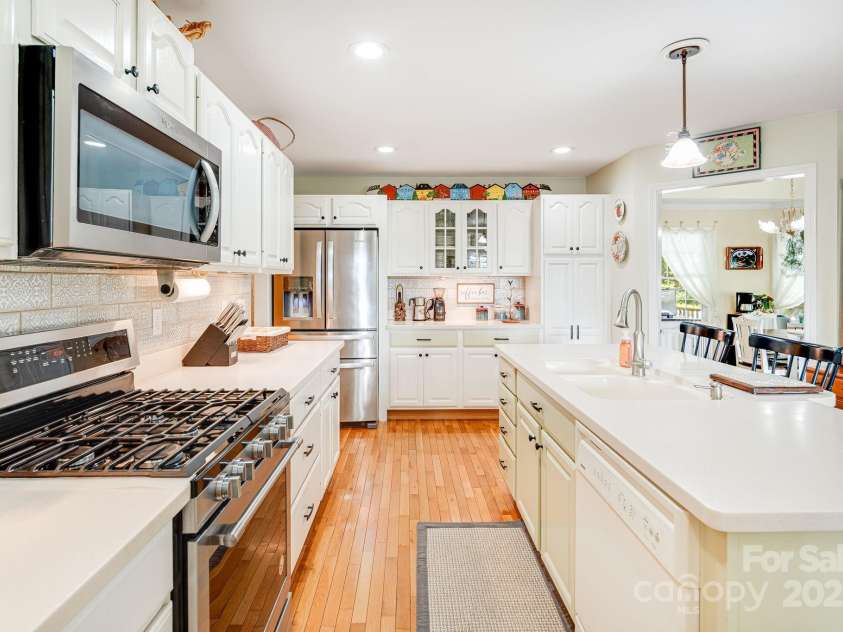 61 Greenwood Forest Drive, Etowah, NC 28729.  MLS# CAR4260594, YatesRealty ID 14389. 