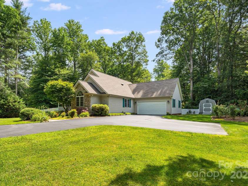 61 Greenwood Forest Drive, Etowah, NC 28729.  MLS# CAR4260594, YatesRealty ID 14389. 