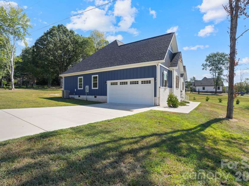 167 Harbor Point Drive, Cherryville, NC 28021.  MLS# CAR4235437, YatesRealty ID 1439. 