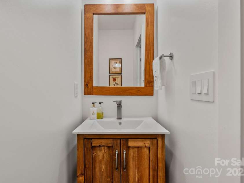 52 Malvern Walk, Asheville, NC 28806.  MLS# CAR4257541, YatesRealty ID 1439. Cozy and Private Powder Room