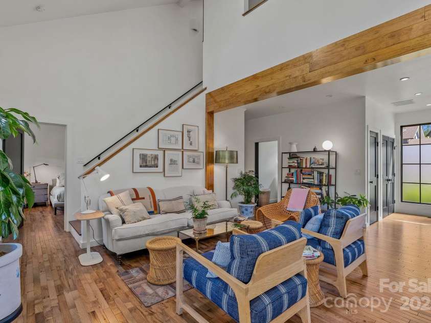 52 Malvern Walk, Asheville, NC 28806.  MLS# CAR4257541, YatesRealty ID 1439. Light and Airy Living Space