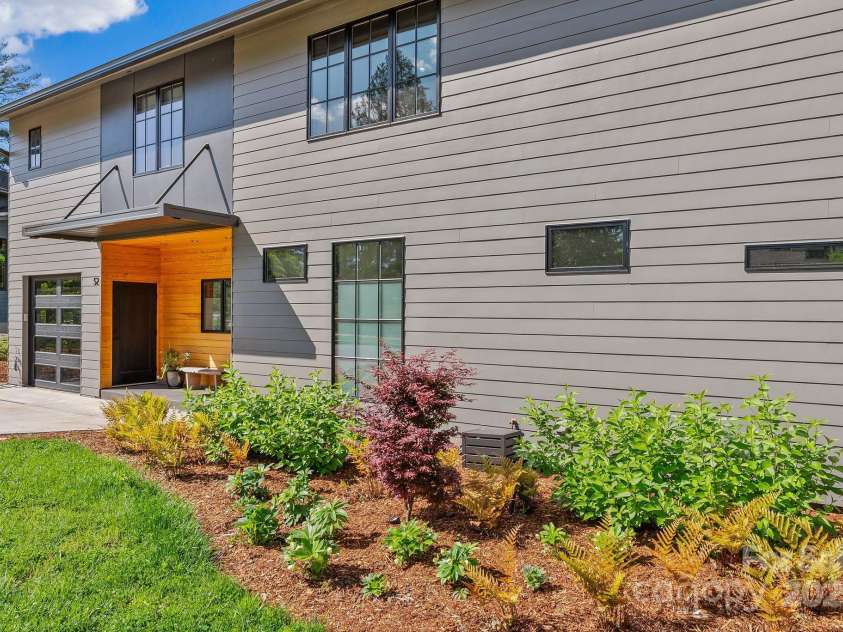 52 Malvern Walk, Asheville, NC 28806.  MLS# CAR4257541, YatesRealty ID 1439. Lush Lawn * Gorgeous Perennial Landscaping by BB Barnes