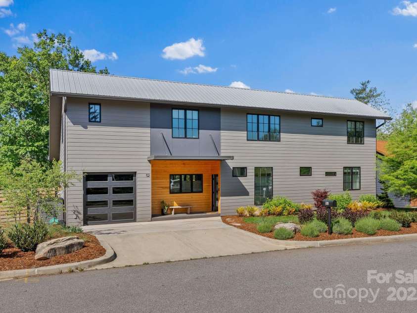52 Malvern Walk, Asheville, NC 28806.  MLS# CAR4257541, YatesRealty ID 1439. Modern, Green Built Home in Malvern Walk