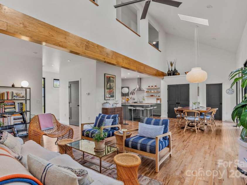 52 Malvern Walk, Asheville, NC 28806.  MLS# CAR4257541, YatesRealty ID 1439. Open Floor Plan * Vaulted Ceilings 