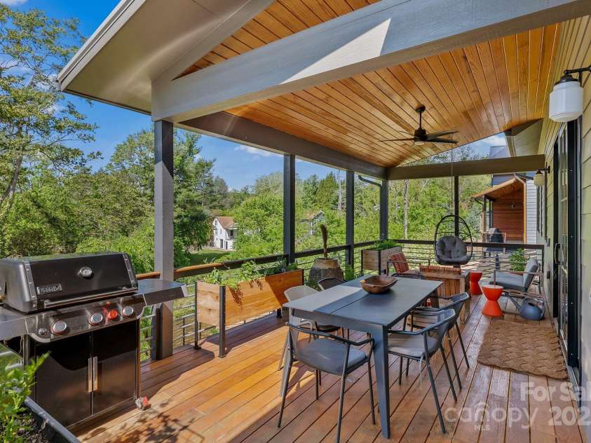 52 Malvern Walk, Asheville, NC 28806.  MLS# CAR4257541, YatesRealty ID 1439. Perfect for Outdoor Dining, raised planters convey!