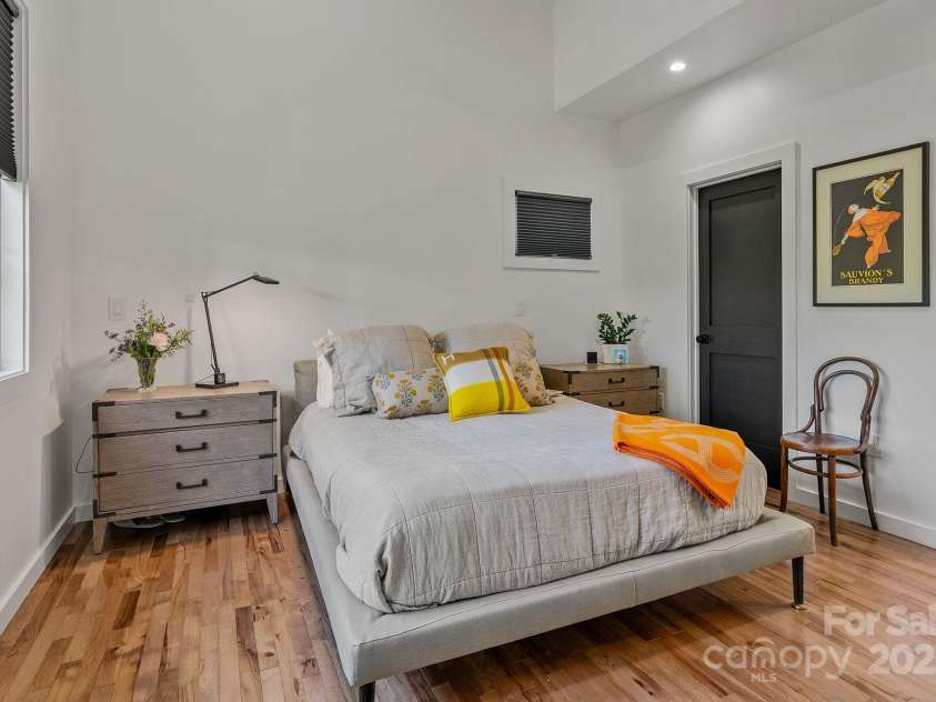 52 Malvern Walk, Asheville, NC 28806.  MLS# CAR4257541, YatesRealty ID 1439. Primary on Main with custom walk-in closet