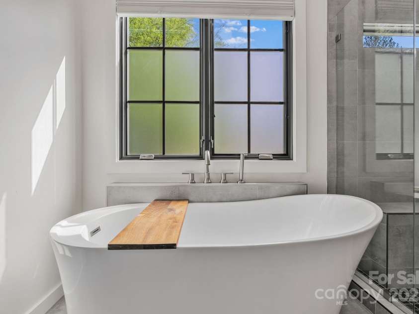 52 Malvern Walk, Asheville, NC 28806.  MLS# CAR4257541, YatesRealty ID 1439. Soak Away the Day