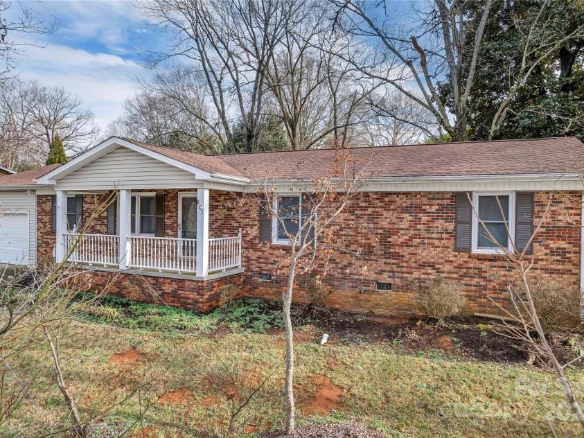 821 Cabaniss Drive, Shelby, NC 28150.  MLS# CAR4223114, YatesRealty ID 1439. 