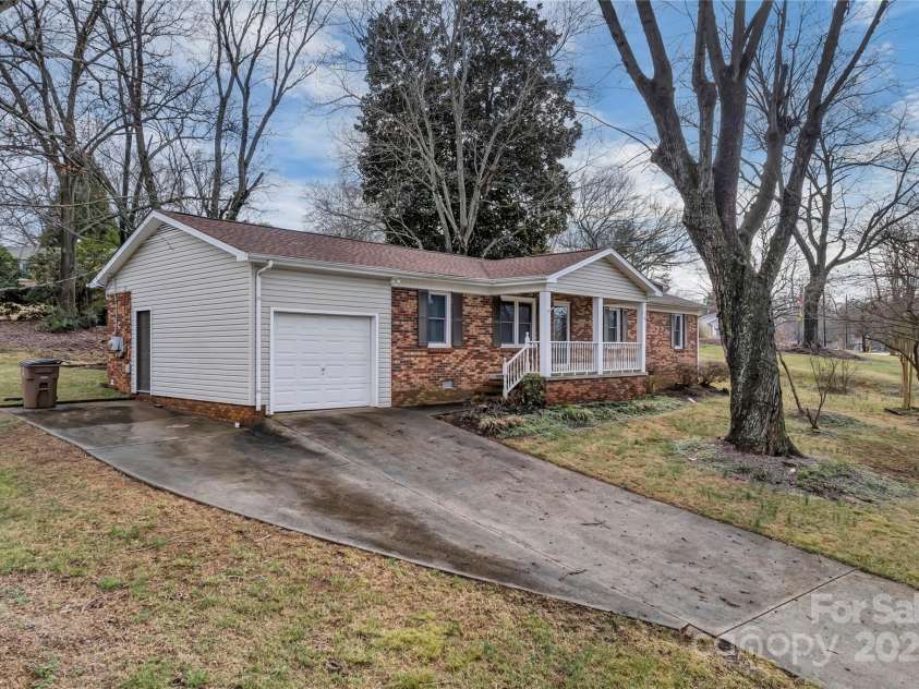 821 Cabaniss Drive, Shelby, NC 28150.  MLS# CAR4223114, YatesRealty ID 1439. 