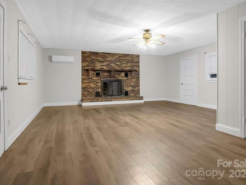 821 Cabaniss Drive, Shelby, NC 28150.  MLS# CAR4223114, YatesRealty ID 1439. 