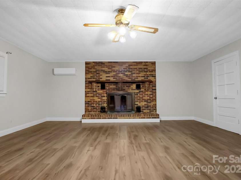 821 Cabaniss Drive, Shelby, NC 28150.  MLS# CAR4223114, YatesRealty ID 1439. 