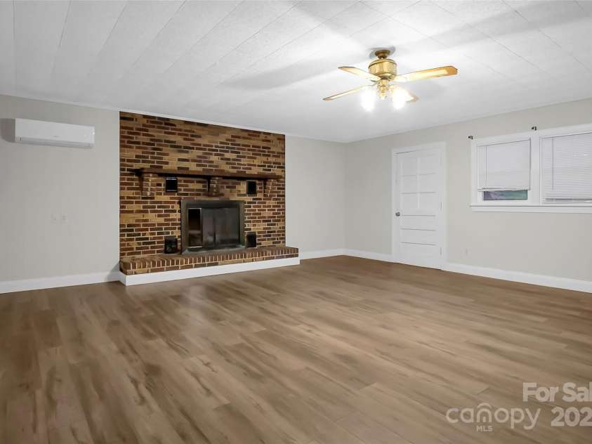 821 Cabaniss Drive, Shelby, NC 28150.  MLS# CAR4223114, YatesRealty ID 1439. 