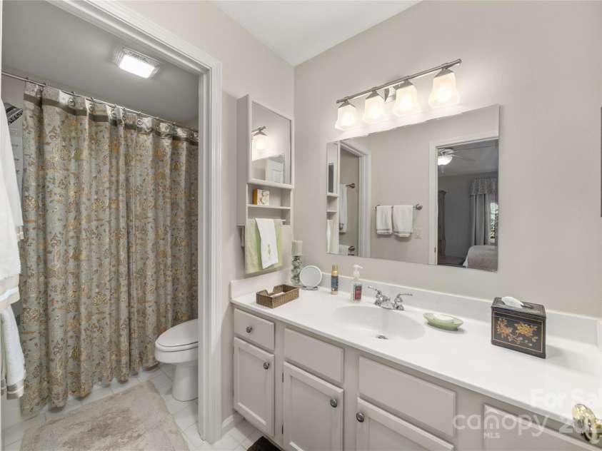287 Leatherwood Road, Maggie Valley, NC 28751.  MLS# CAR4309894, YatesRealty ID 14390. Second Bathroom