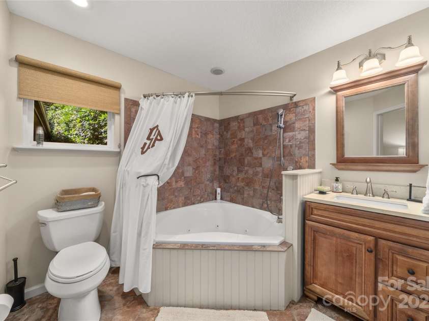 287 Leatherwood Road, Maggie Valley, NC 28751.  MLS# CAR4309894, YatesRealty ID 14390. Third Bathroom