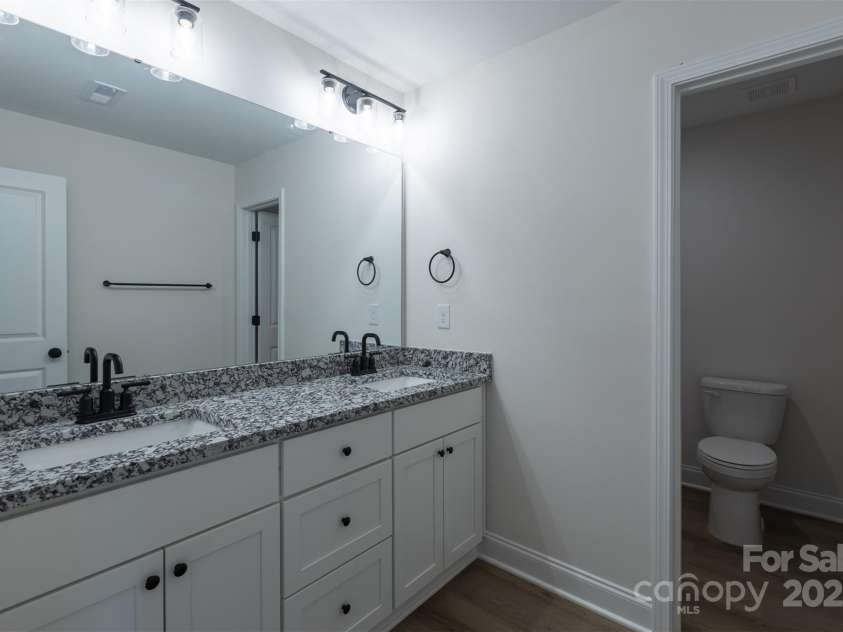 1187 Philbeck Road, York, SC 29745.  MLS# CAR4136783, YatesRealty ID 14392. Upstairs hall bath