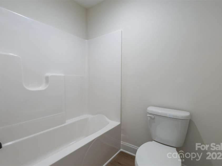 1187 Philbeck Road, York, SC 29745.  MLS# CAR4136783, YatesRealty ID 14392. Upstairs hall bath