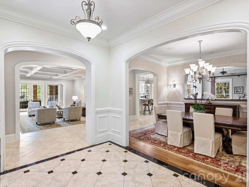 2210 Roswell Avenue, Charlotte, NC 28207.  MLS# CAR4370548, YatesRealty ID 14393. 