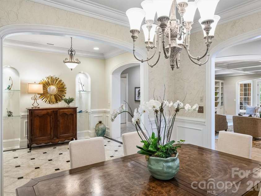 2210 Roswell Avenue, Charlotte, NC 28207.  MLS# CAR4370548, YatesRealty ID 14393. 