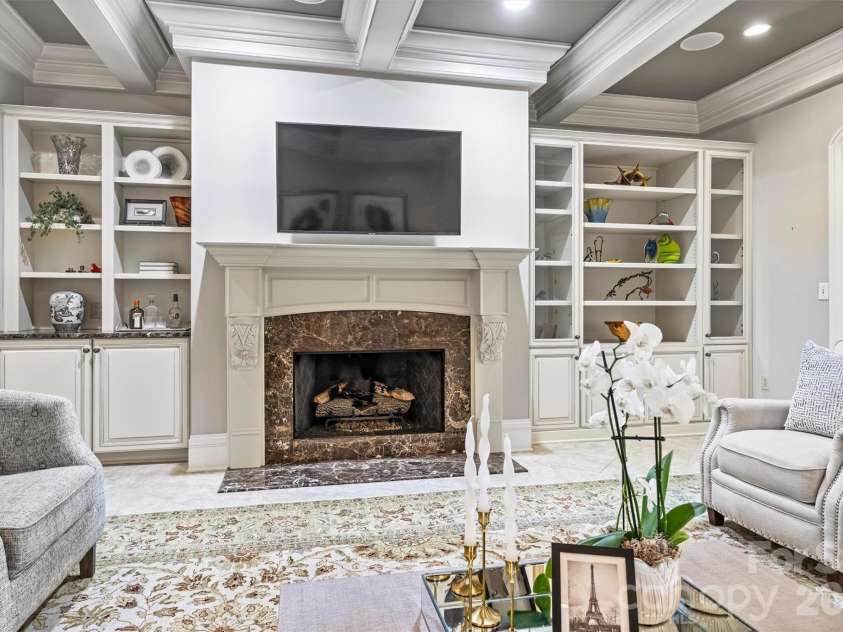 2210 Roswell Avenue, Charlotte, NC 28207.  MLS# CAR4370548, YatesRealty ID 14393. 