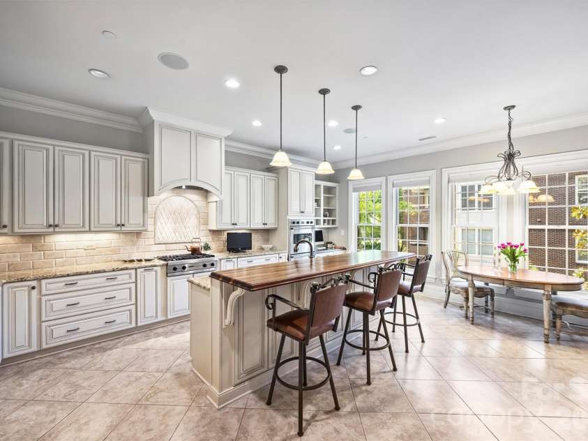 2210 Roswell Avenue, Charlotte, NC 28207.  MLS# CAR4370548, YatesRealty ID 14393. 