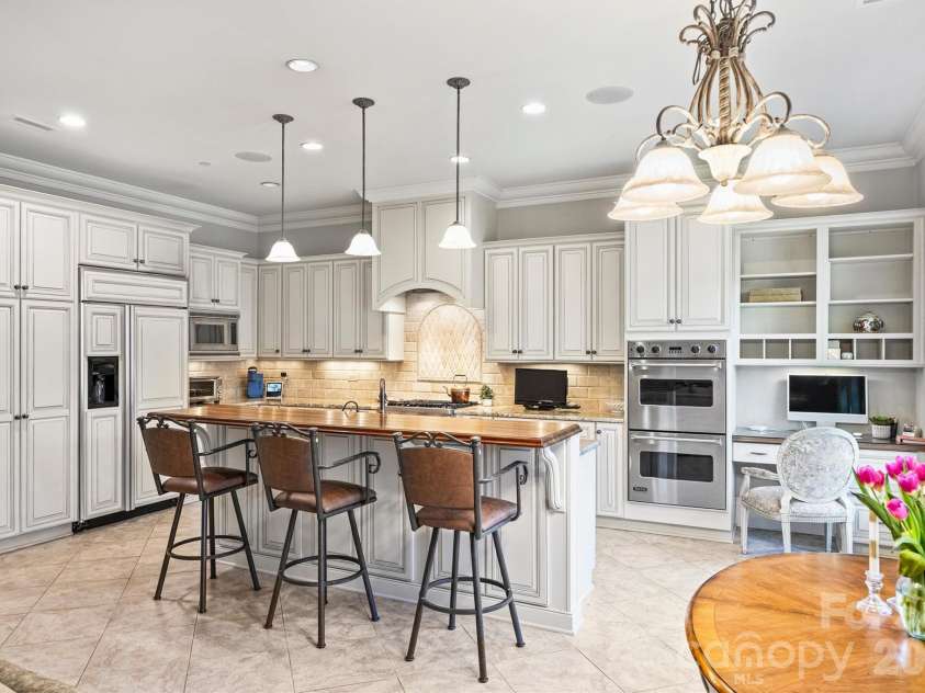 2210 Roswell Avenue, Charlotte, NC 28207.  MLS# CAR4370548, YatesRealty ID 14393. 