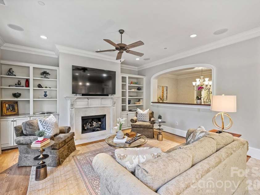 2210 Roswell Avenue, Charlotte, NC 28207.  MLS# CAR4370548, YatesRealty ID 14393. 