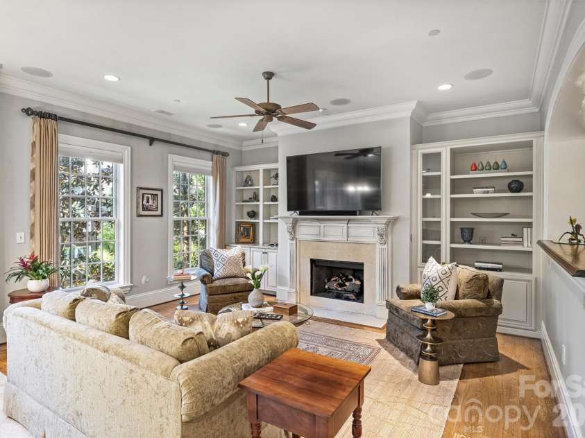 2210 Roswell Avenue, Charlotte, NC 28207.  MLS# CAR4370548, YatesRealty ID 14393. 