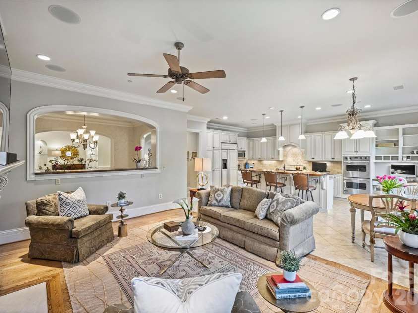 2210 Roswell Avenue, Charlotte, NC 28207.  MLS# CAR4370548, YatesRealty ID 14393. 