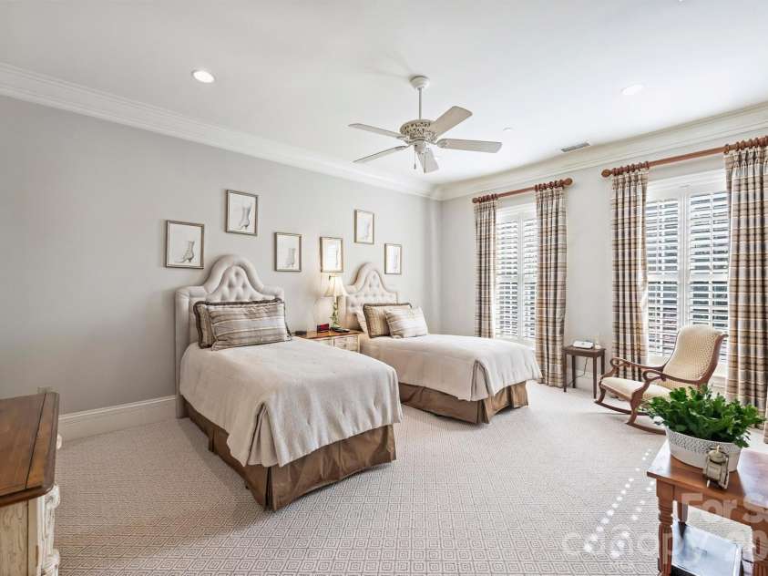 2210 Roswell Avenue, Charlotte, NC 28207.  MLS# CAR4370548, YatesRealty ID 14393. 