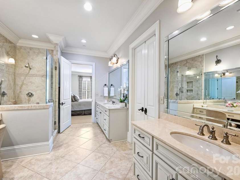 2210 Roswell Avenue, Charlotte, NC 28207.  MLS# CAR4370548, YatesRealty ID 14393. 