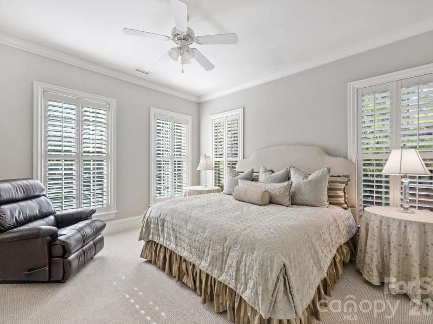 2210 Roswell Avenue, Charlotte, NC 28207.  MLS# CAR4370548, YatesRealty ID 14393. 
