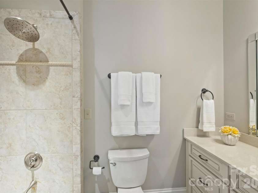 2210 Roswell Avenue, Charlotte, NC 28207.  MLS# CAR4370548, YatesRealty ID 14393. 