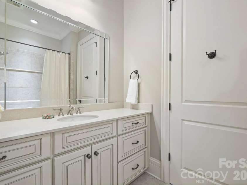 2210 Roswell Avenue, Charlotte, NC 28207.  MLS# CAR4370548, YatesRealty ID 14393. 