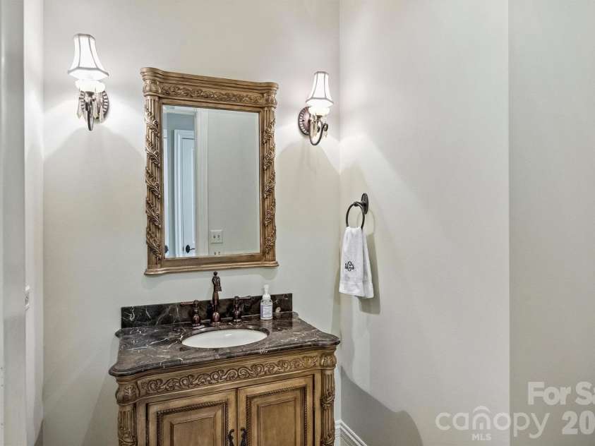 2210 Roswell Avenue, Charlotte, NC 28207.  MLS# CAR4370548, YatesRealty ID 14393. 