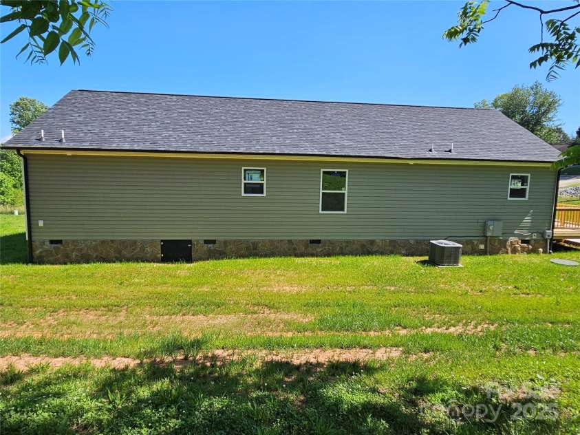 784 Severt Circle, Lenoir, NC 28645.  MLS# CAR4228434, YatesRealty ID 14393. Back of House