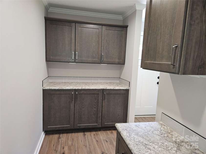 784 Severt Circle, Lenoir, NC 28645.  MLS# CAR4228434, YatesRealty ID 14393. Dry Bar Area