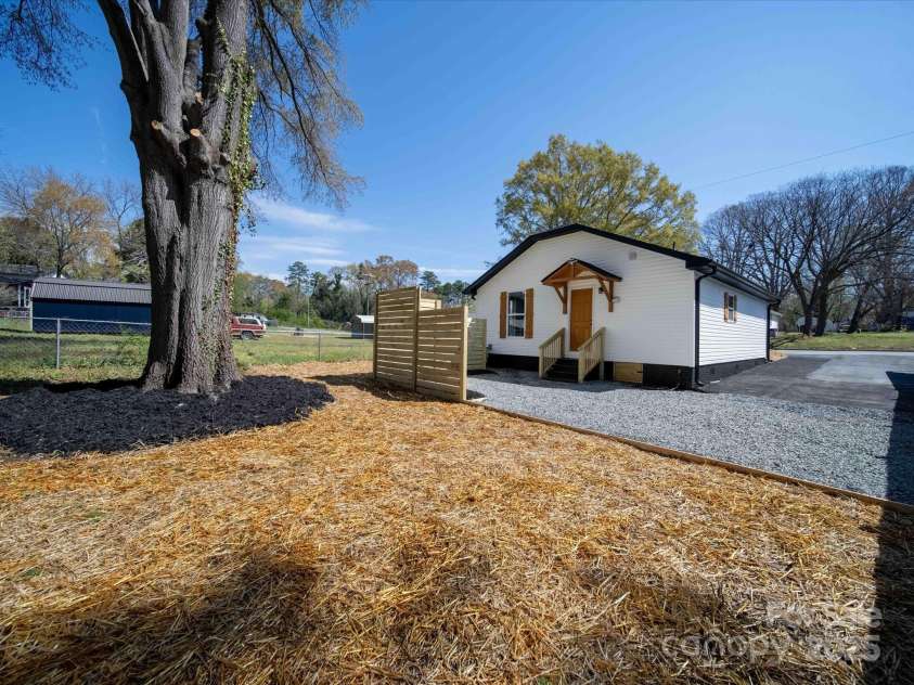 414 Rice Street, Landis, NC 28088.  MLS# CAR4238157, YatesRealty ID 14394. 