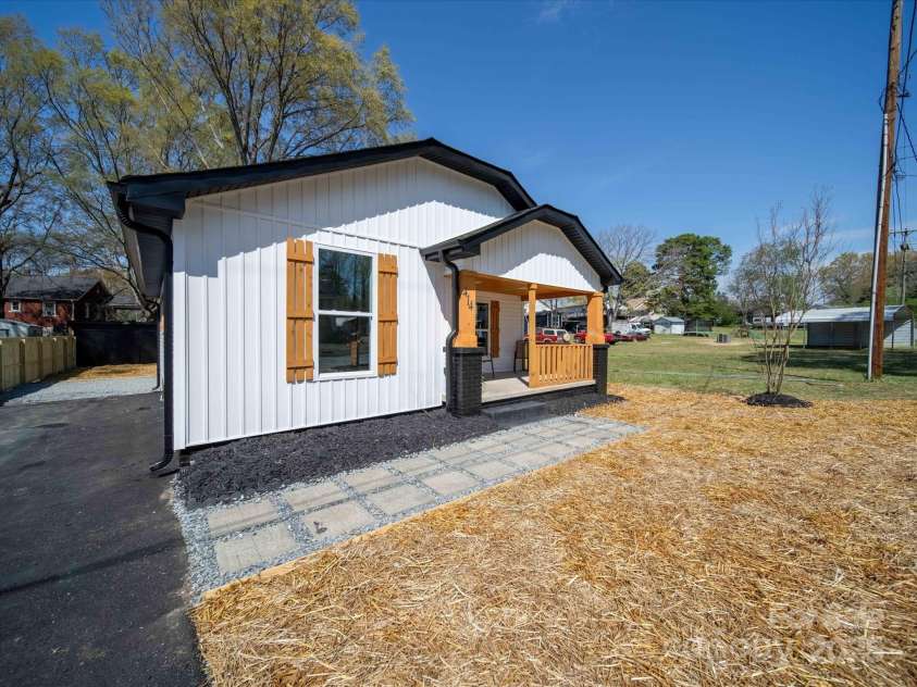 414 Rice Street, Landis, NC 28088.  MLS# CAR4238157, YatesRealty ID 14394. 