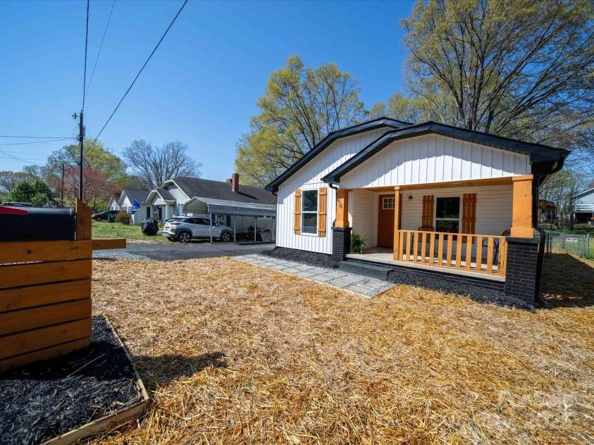 414 Rice Street, Landis, NC 28088.  MLS# CAR4238157, YatesRealty ID 14394. 