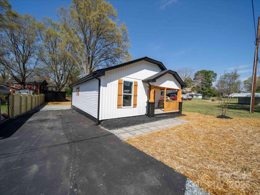 414 Rice Street, Landis, NC 28088.  MLS# CAR4238157, YatesRealty ID 14394. 