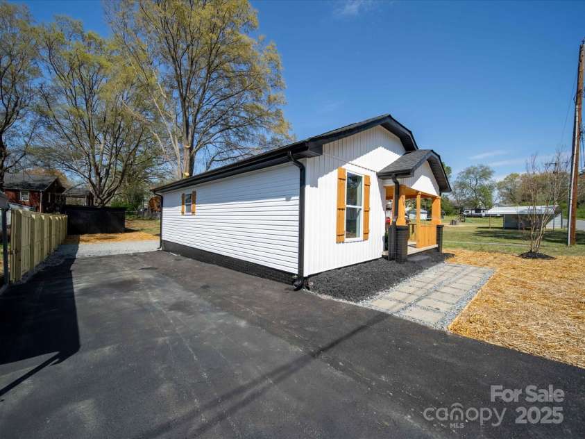 414 Rice Street, Landis, NC 28088.  MLS# CAR4238157, YatesRealty ID 14394. 