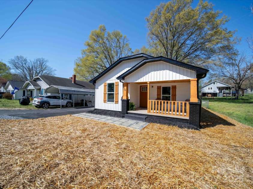 414 Rice Street, Landis, NC 28088.  MLS# CAR4238157, YatesRealty ID 14394. 
