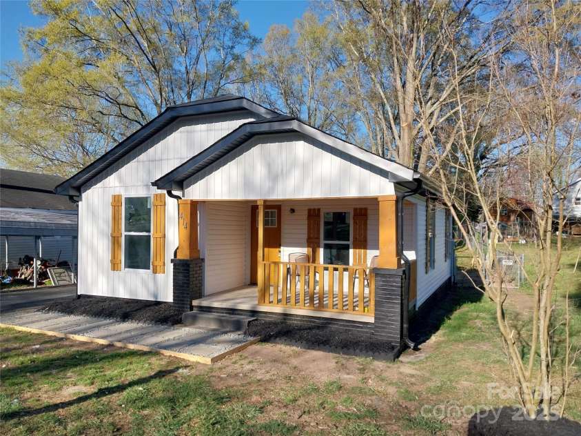 414 Rice Street, Landis, NC 28088.  MLS# CAR4238157, YatesRealty ID 14394. 