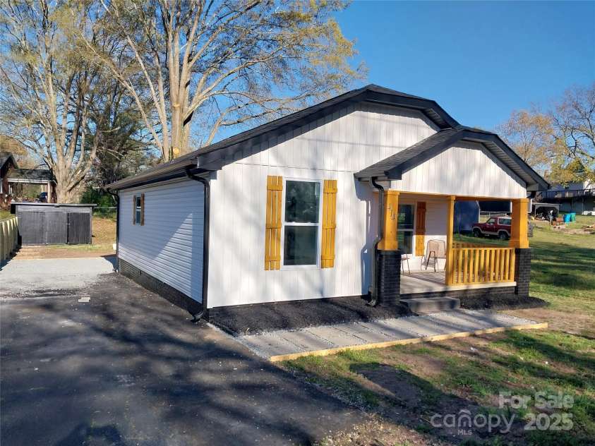 414 Rice Street, Landis, NC 28088.  MLS# CAR4238157, YatesRealty ID 14394. 