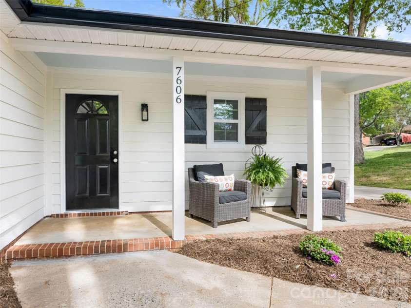 7606 Walnut Wood Drive, Charlotte, NC 28227.  MLS# CAR4363954, YatesRealty ID 14395. 