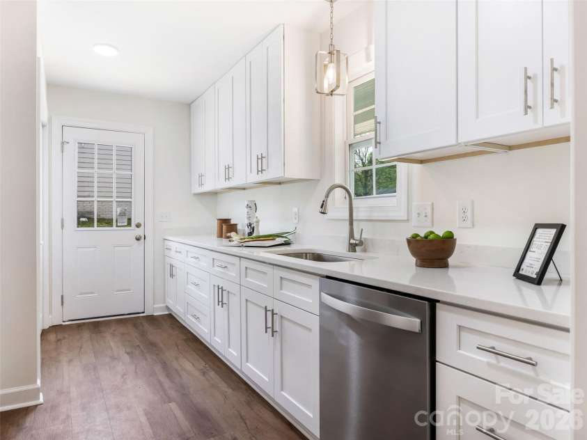 7606 Walnut Wood Drive, Charlotte, NC 28227.  MLS# CAR4363954, YatesRealty ID 14395. 