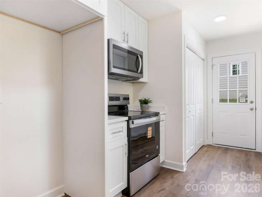 7606 Walnut Wood Drive, Charlotte, NC 28227.  MLS# CAR4363954, YatesRealty ID 14395. 