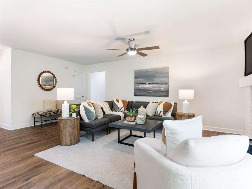 7606 Walnut Wood Drive, Charlotte, NC 28227.  MLS# CAR4363954, YatesRealty ID 14395. 