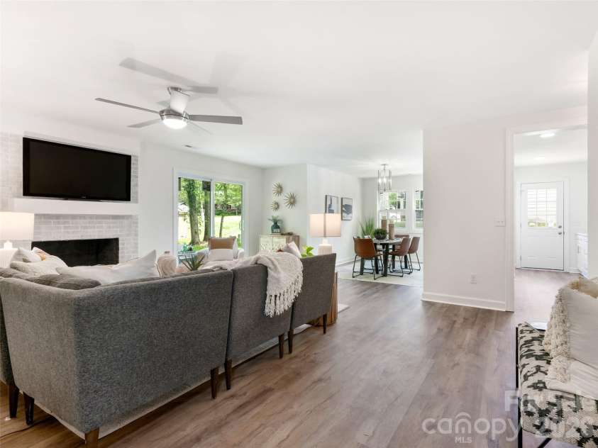 7606 Walnut Wood Drive, Charlotte, NC 28227.  MLS# CAR4363954, YatesRealty ID 14395. 