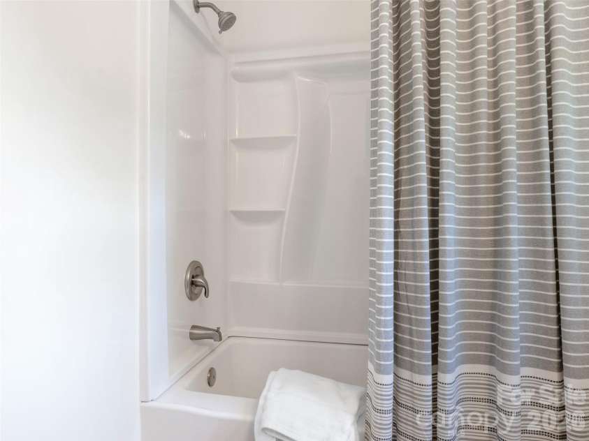 7606 Walnut Wood Drive, Charlotte, NC 28227.  MLS# CAR4363954, YatesRealty ID 14395. 